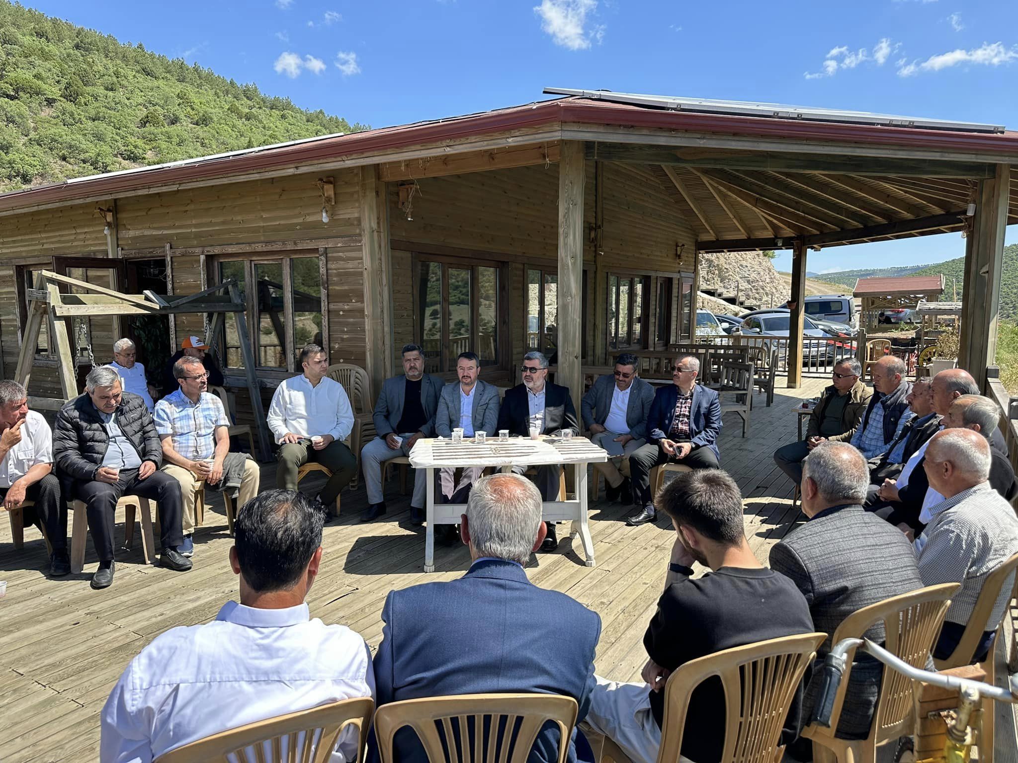 AK PARTİ HOCALAR İLÇESİNDE TEŞKİLATI İLE BİR ARAYA GELDİ
