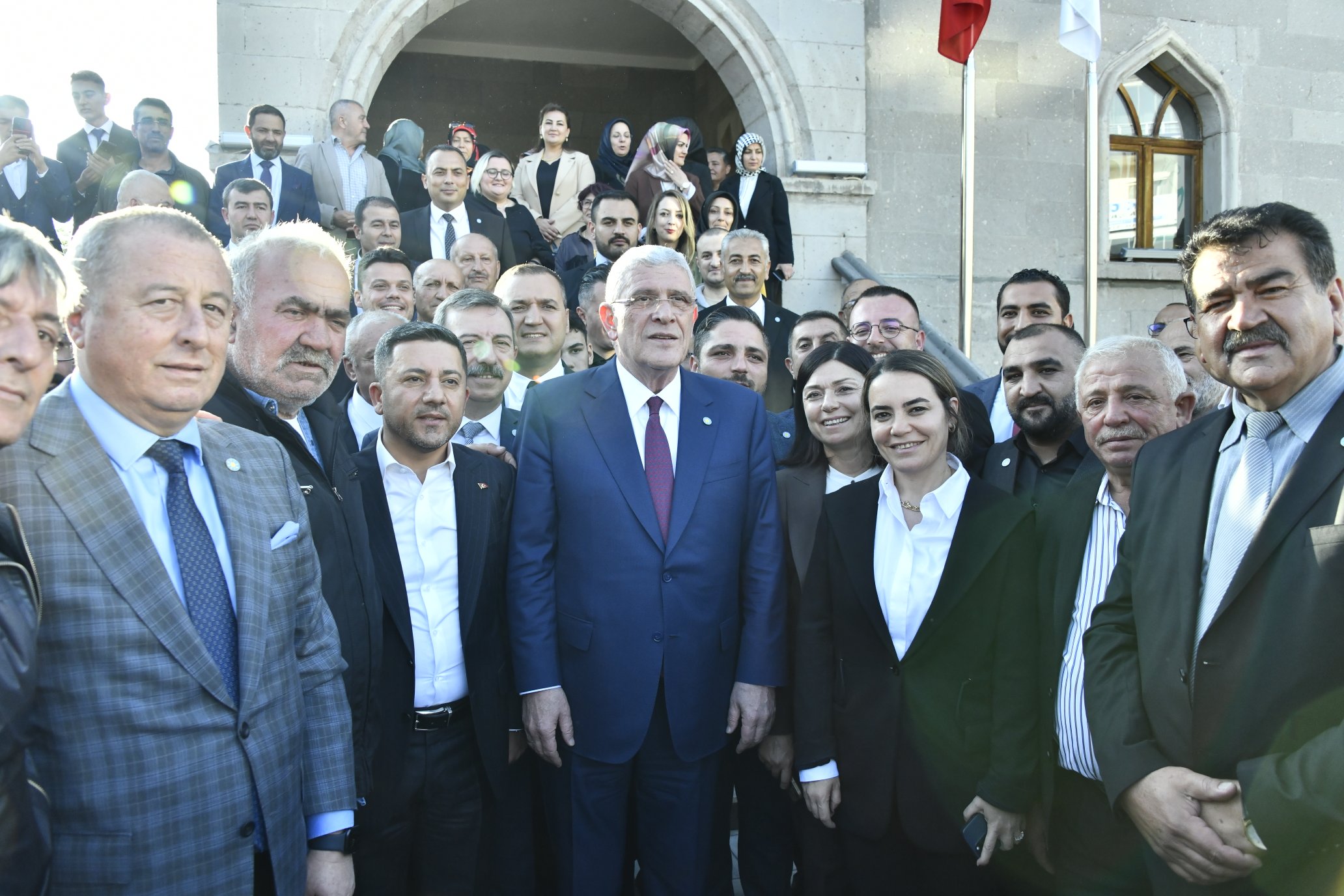 OLGUN  "TC TABELASI AİT OLDUĞU YERE TEKRAR ASILDI"