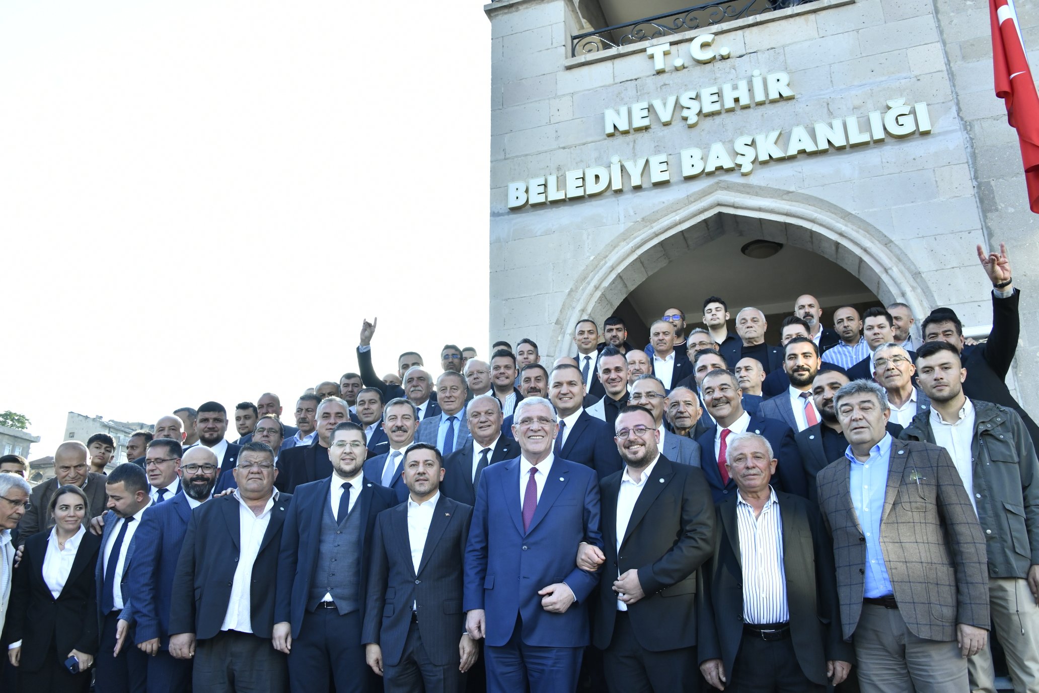 OLGUN  "TC TABELASI AİT OLDUĞU YERE TEKRAR ASILDI"
