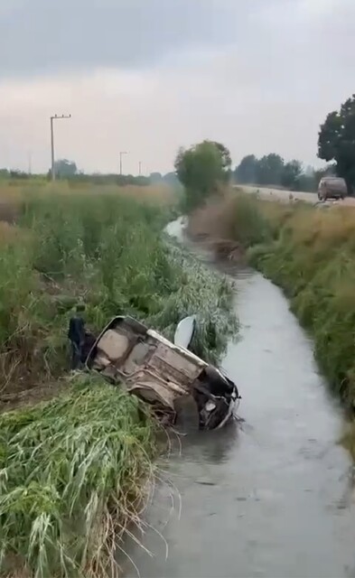 Otomobiller Çarpıştı, Biri Dereye Uçtu! 5'i Ağır 8 Yaralı