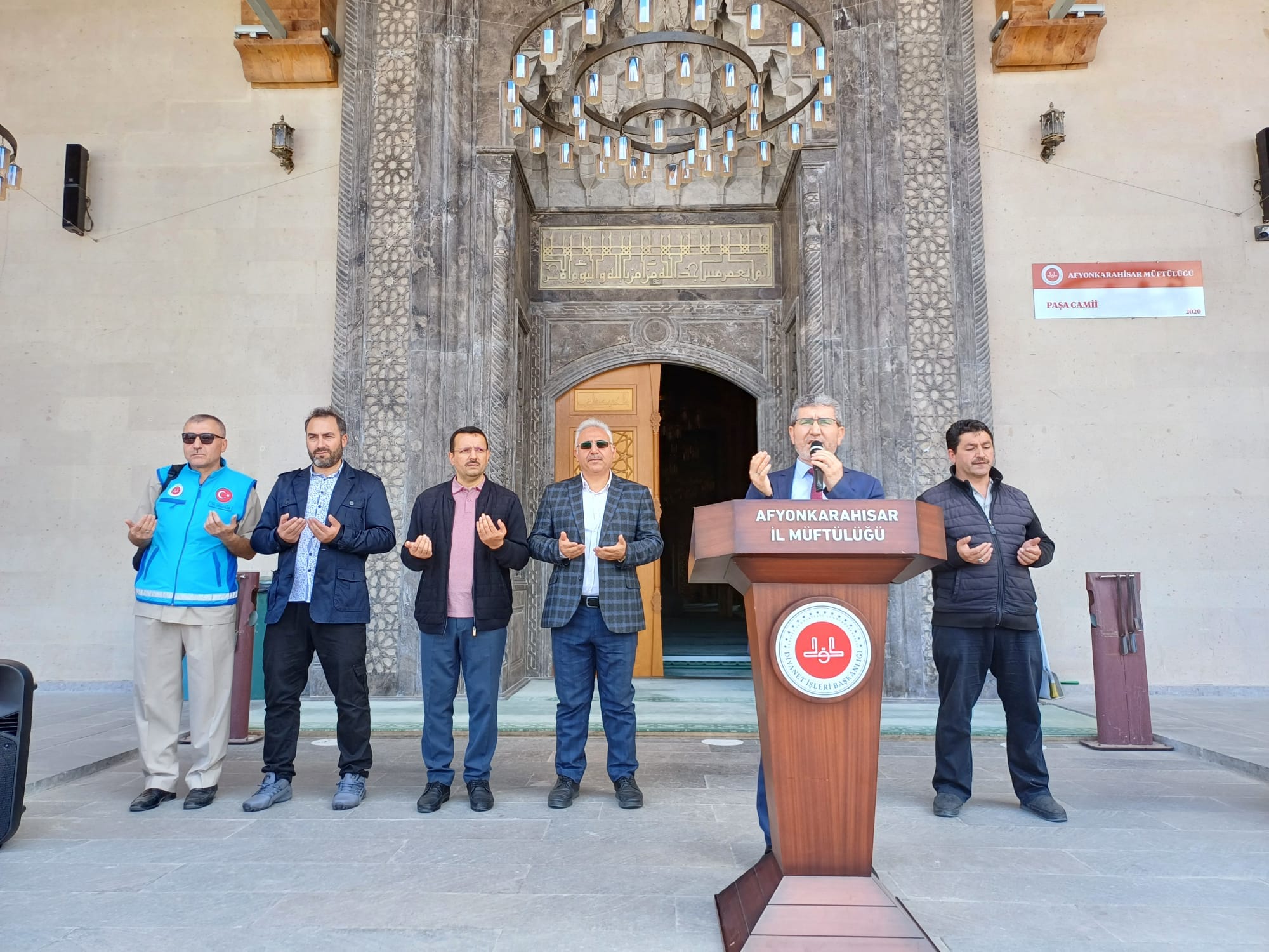 Hacı Adayları Dualarla Uğurlandı