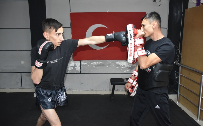 Şampiyon "Elektrikçi" Enerjisini Spor Salonunda Atıyor