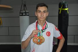 Şampiyon "Elektrikçi" Enerjisini Spor Salonunda Atıyor