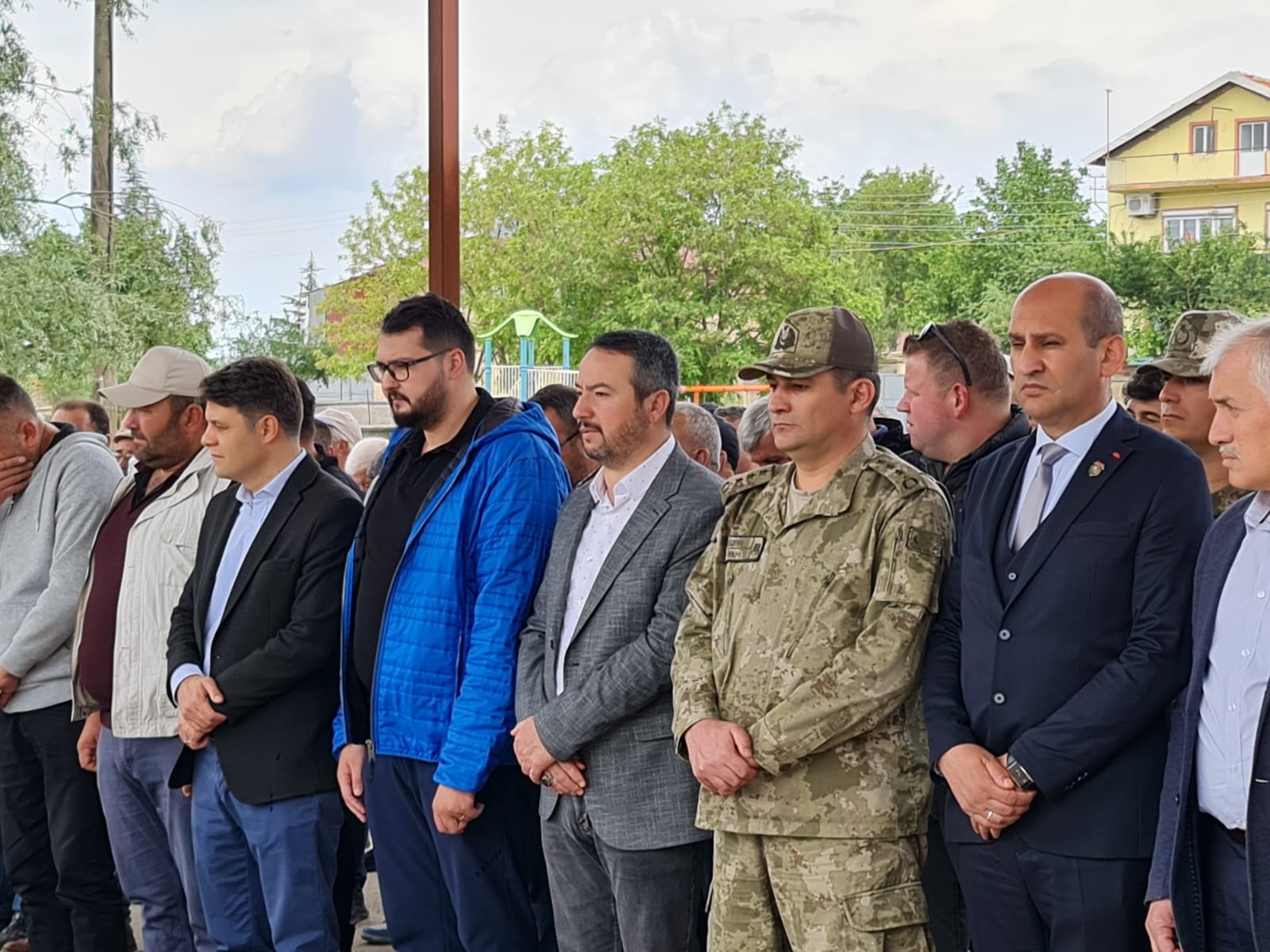 ŞEHİT ANNESİNE SON GÖREVLERİNİ YERİNE GETİRDİLER