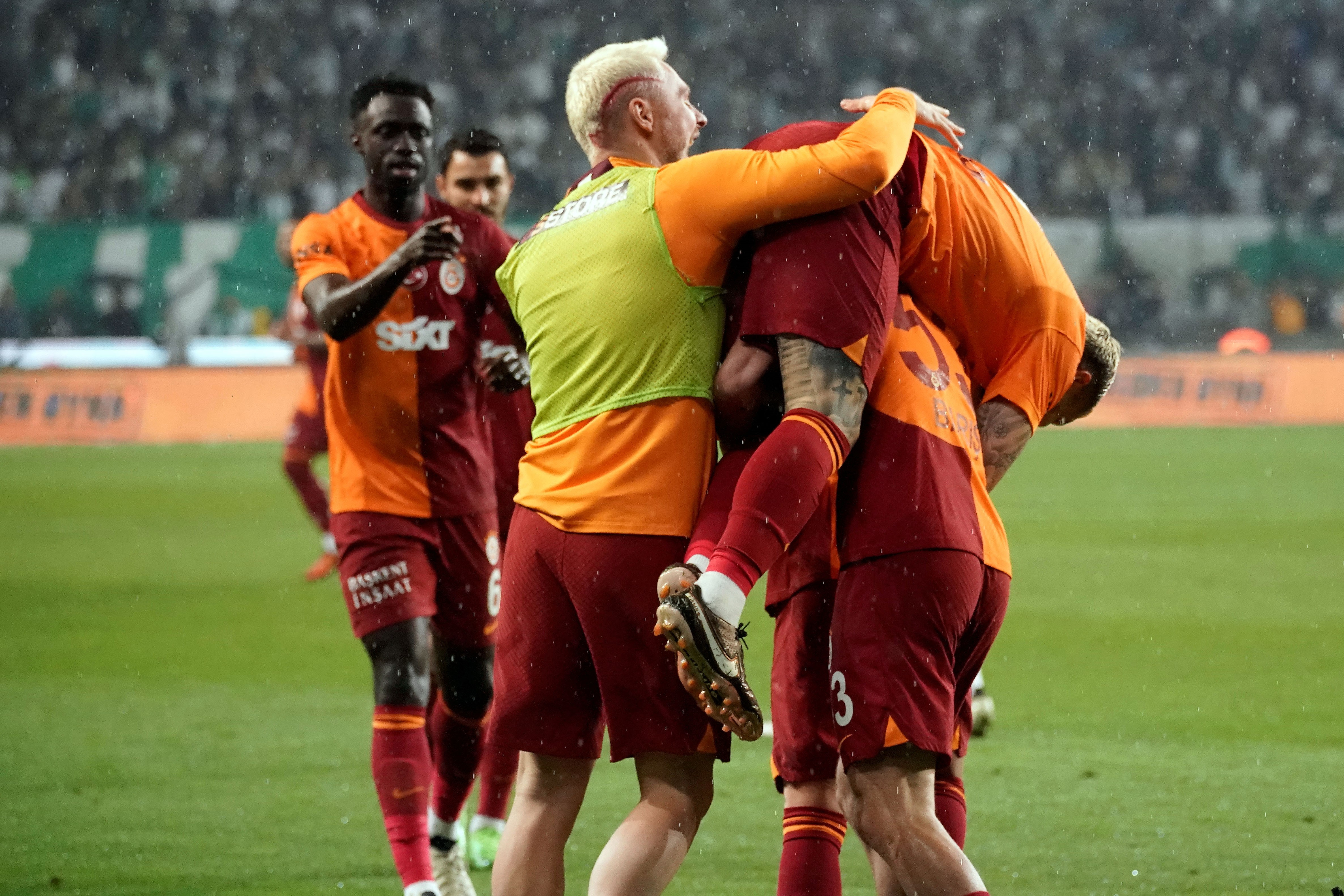DÜĞÜM SON MAÇTA ÇÖZÜLDÜ! SÜPER LİG'DE ŞAMPİYON GALATASARAY