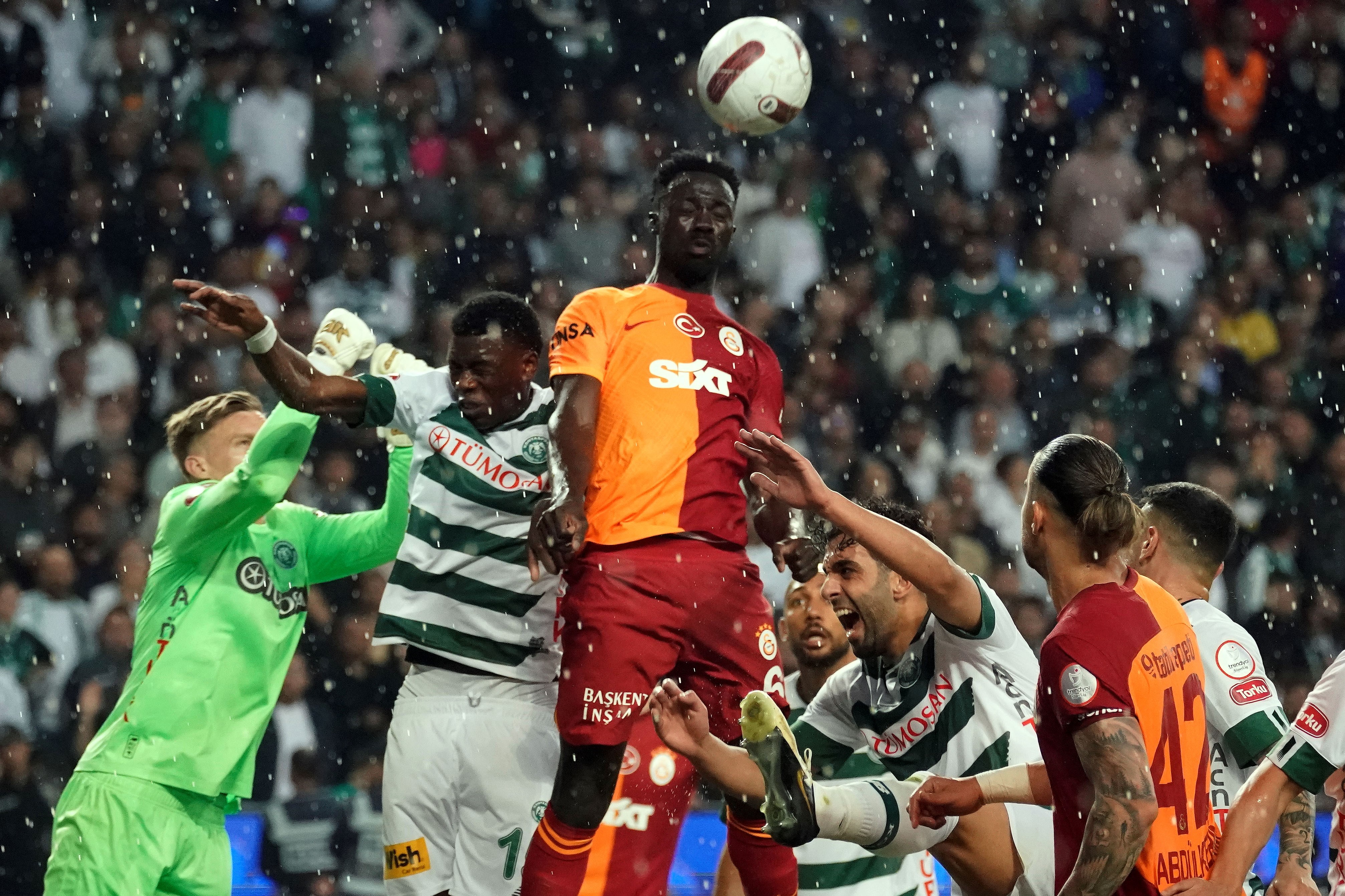 DÜĞÜM SON MAÇTA ÇÖZÜLDÜ! SÜPER LİG'DE ŞAMPİYON GALATASARAY