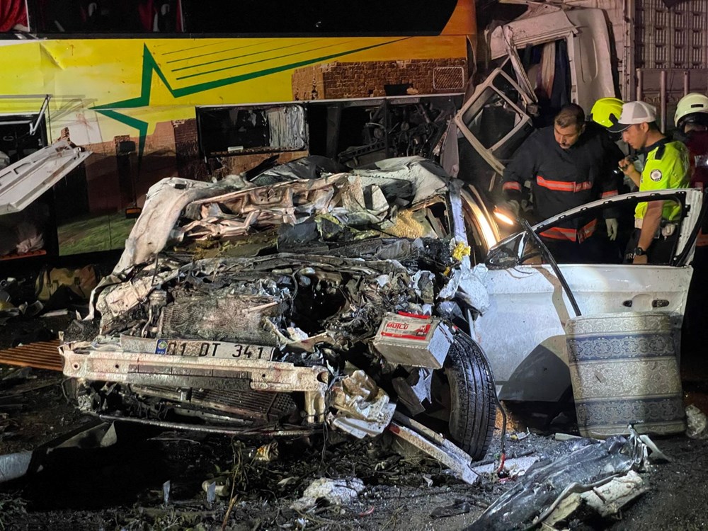 ZİNCİRLEME TRAFİK KAZASI: İLK BELİRLEMELERE GÖRE 10 ÖLÜ, 40 YARALI