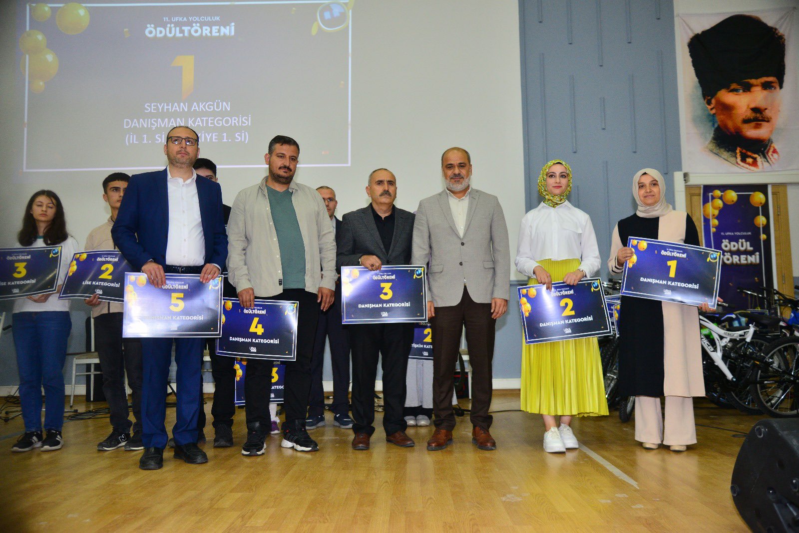 Başarılı Öğrencilere Başkan İşlek'ten Tebrik