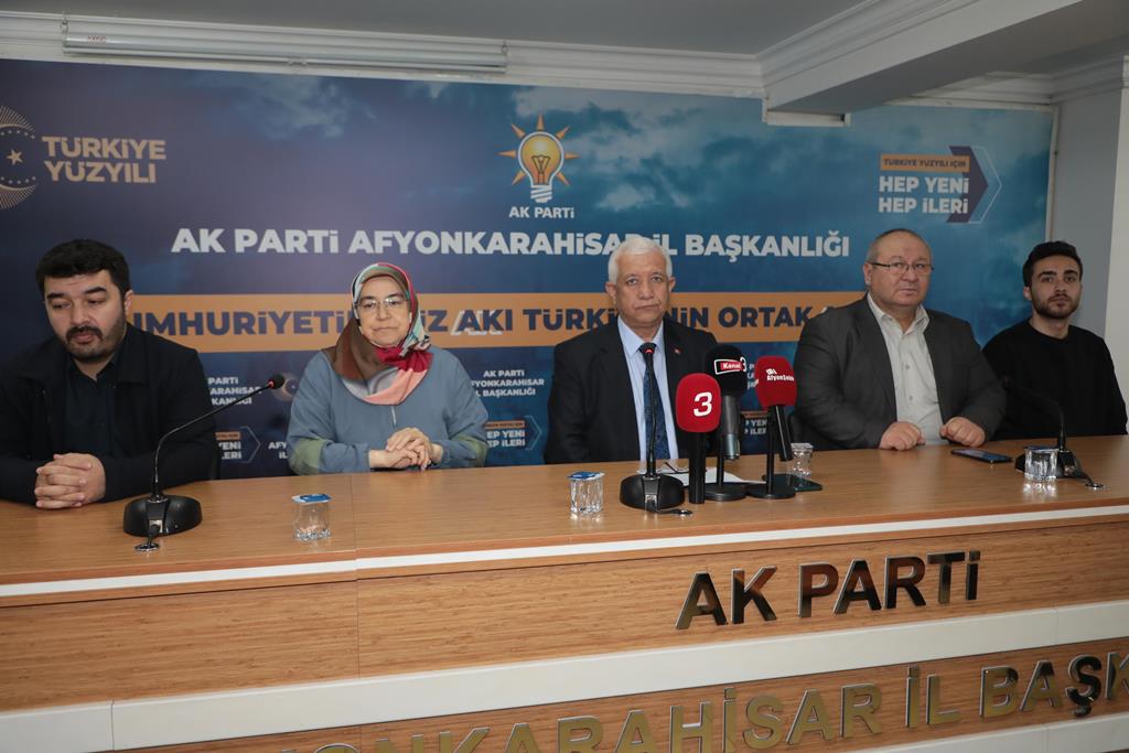 "27 MAYIS TÜRK DEMOKRASİSİNE İLK HANÇERİN SAPLANDIĞI TARİHTİR"