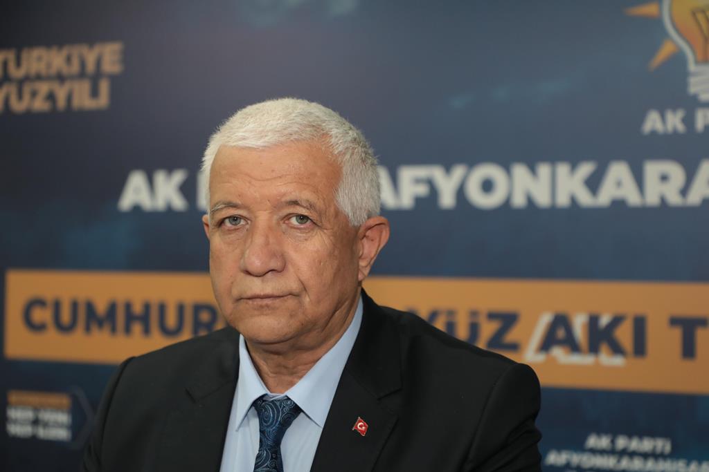 "27 MAYIS TÜRK DEMOKRASİSİNE İLK HANÇERİN SAPLANDIĞI TARİHTİR"