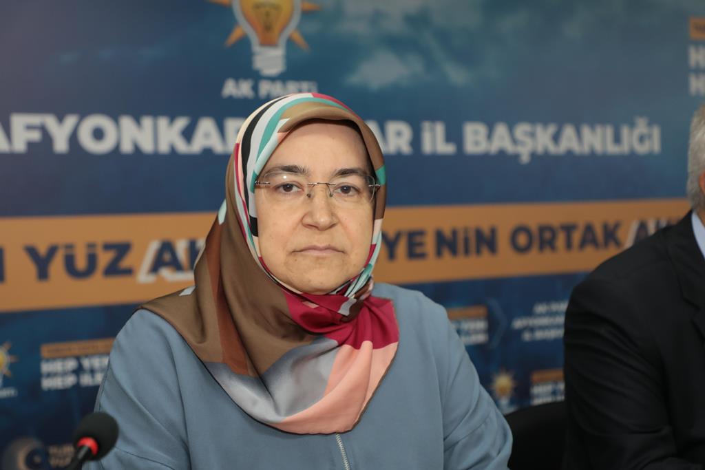 "27 MAYIS TÜRK DEMOKRASİSİNE İLK HANÇERİN SAPLANDIĞI TARİHTİR"