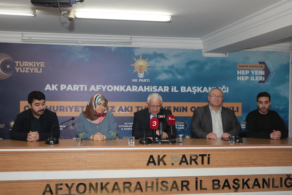 "27 MAYIS TÜRK DEMOKRASİSİNE İLK HANÇERİN SAPLANDIĞI TARİHTİR"
