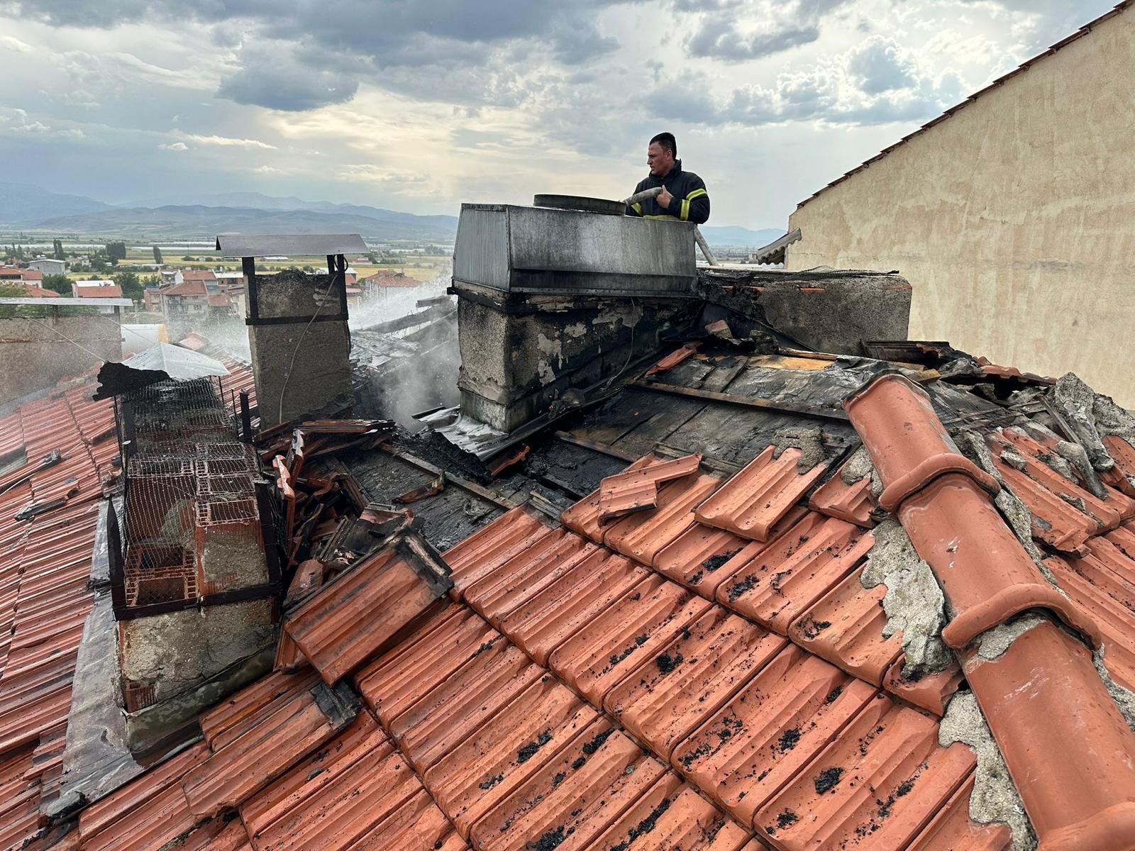 Son Dakika: Afyon’da Lokanta Yangını! Lokantada ki yangın paniğe neden oldu