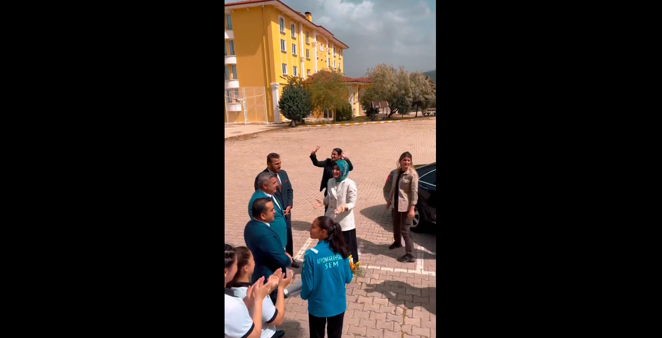 Vali Yiğitbaşı'ya Öğrenciler Yoğun İlgi Gösterdi