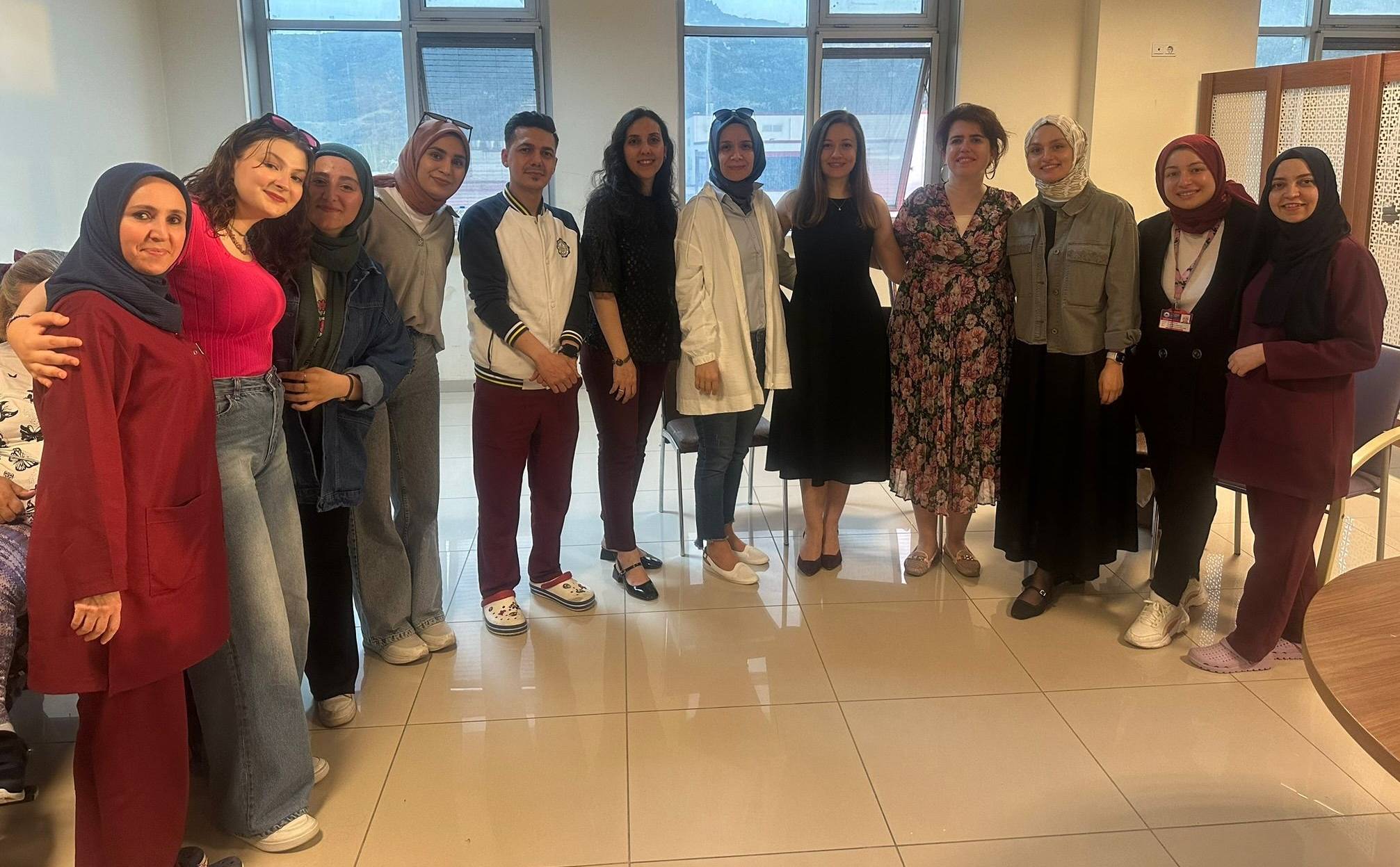 AFSÜ Fizik Tedavi Servisinde Müzik Dinletisiyle Moral Buldular