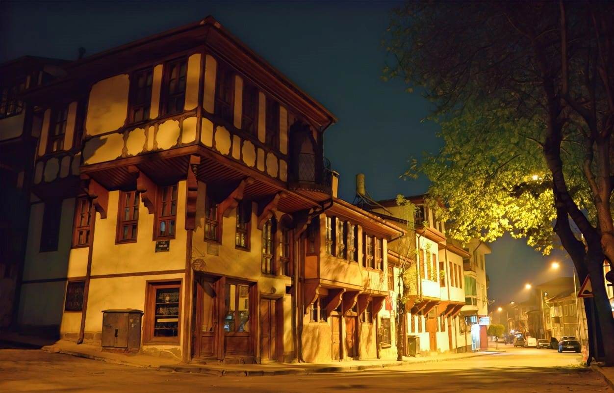 AFYON'UN KÜLTÜREL MİRASINI GELECEK NESİLLERE TAŞIYORLAR