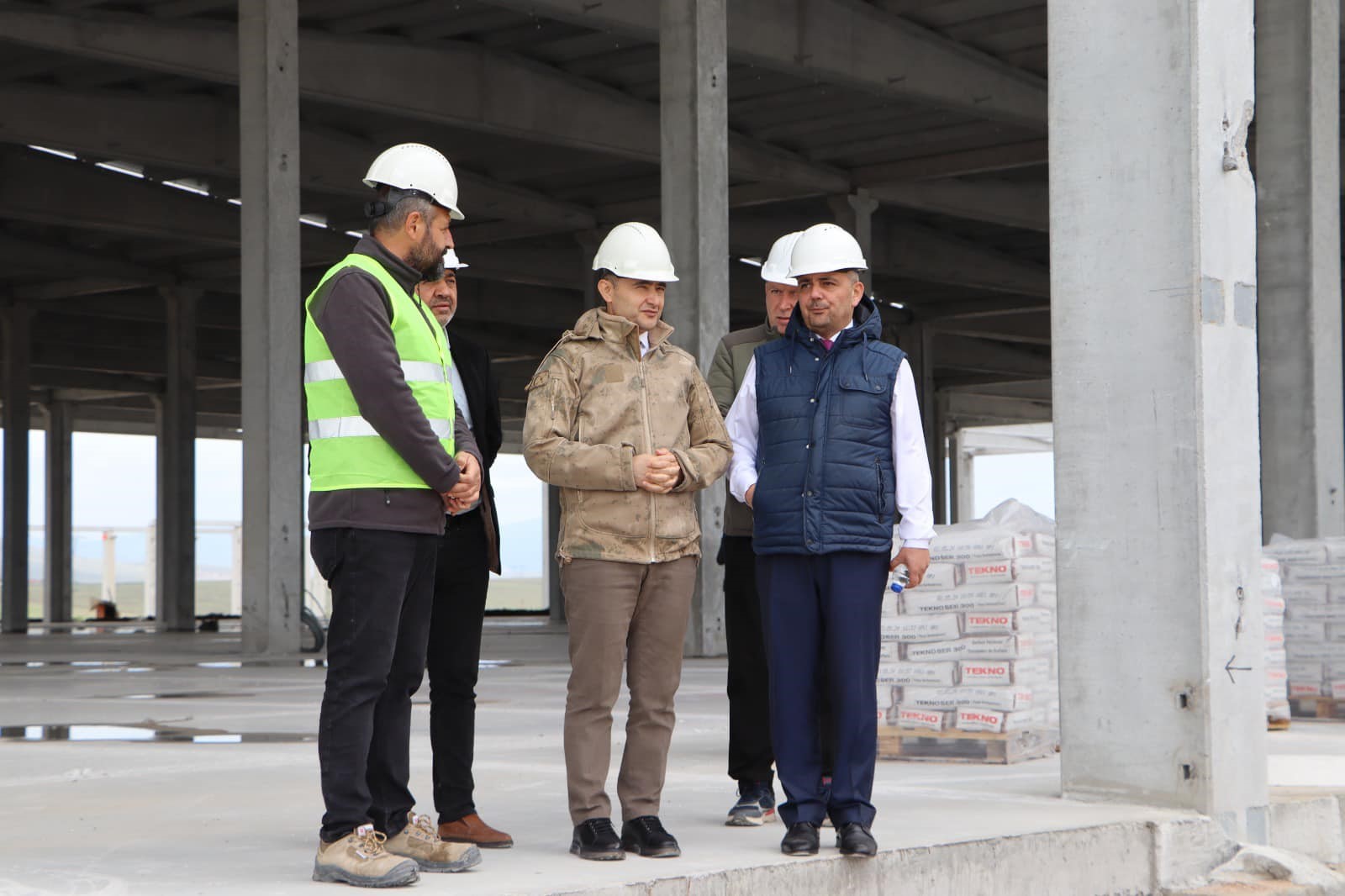 Lastik Fabrikası İnşaatında Sona Gelindi! Kaymakam Bilici: "Bölge ekonomisine önemli katkılar sunacak"
