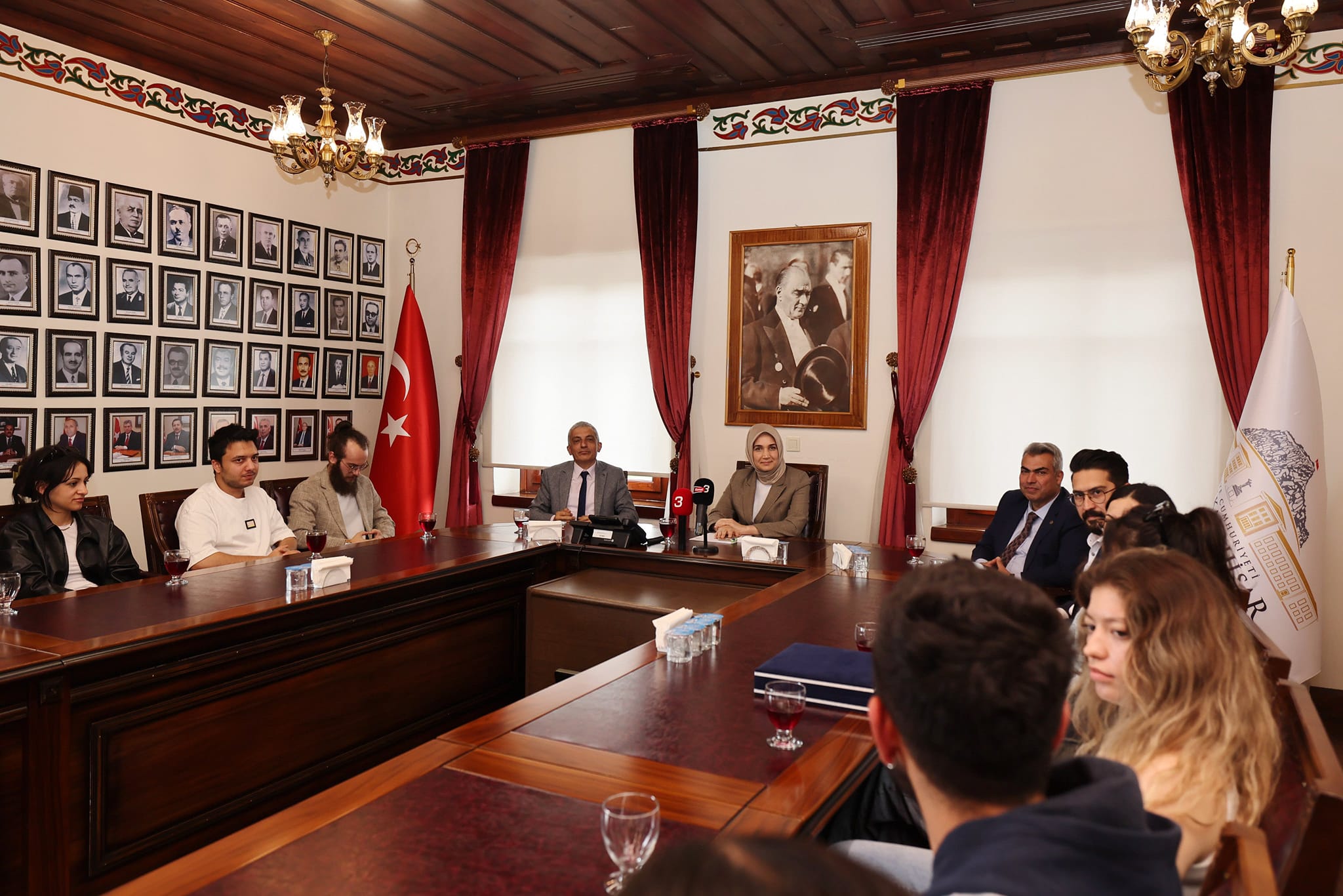 Vali Yiğitbaşı  İletişim Fakültesi Öğrencileriyle Buluştu
