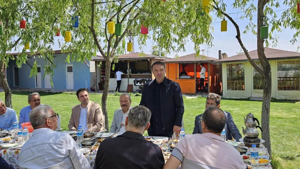 MHP'DEN VEFA KAHVALTISI