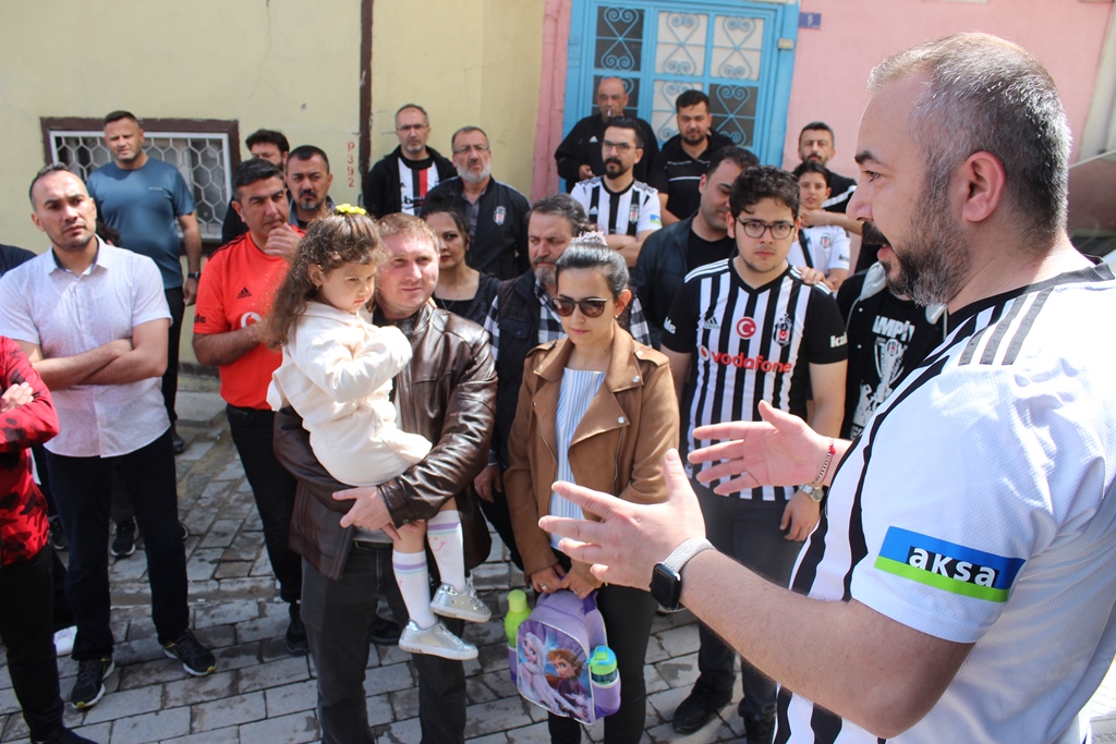 "KARA KARTAL BİR CAMİANIN SİMGESİDİR"