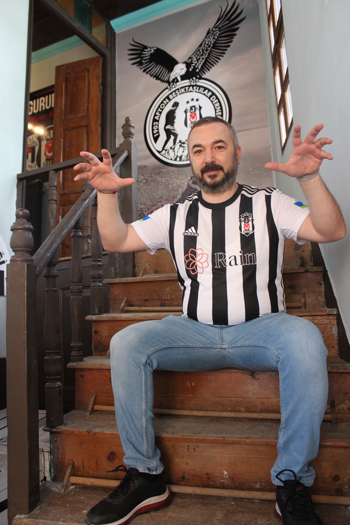 "KARA KARTAL BİR CAMİANIN SİMGESİDİR"