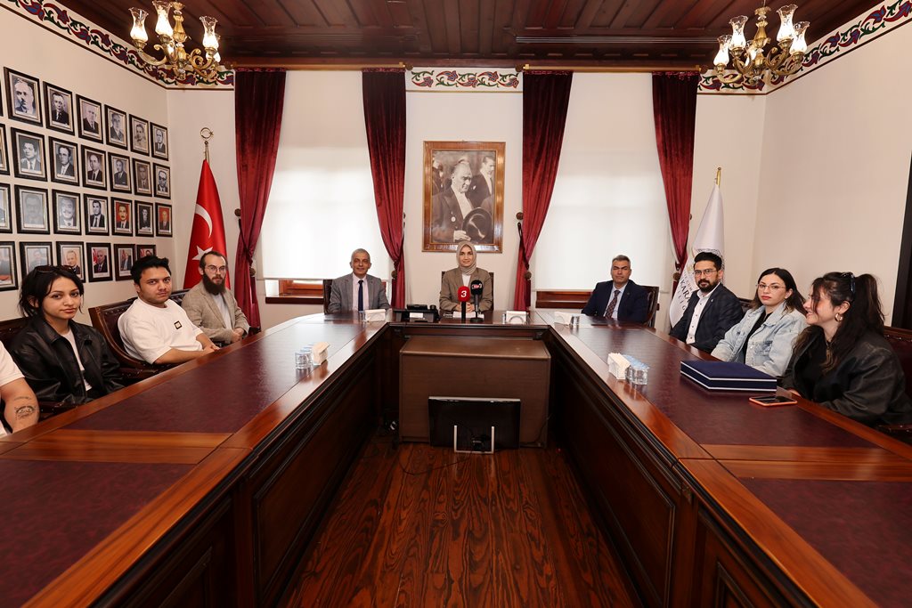 UŞAK ÜNİVERSİTESİ ÖĞRENCİLERİ AFYONKARAHİSAR'I ZİYARET ETTİ