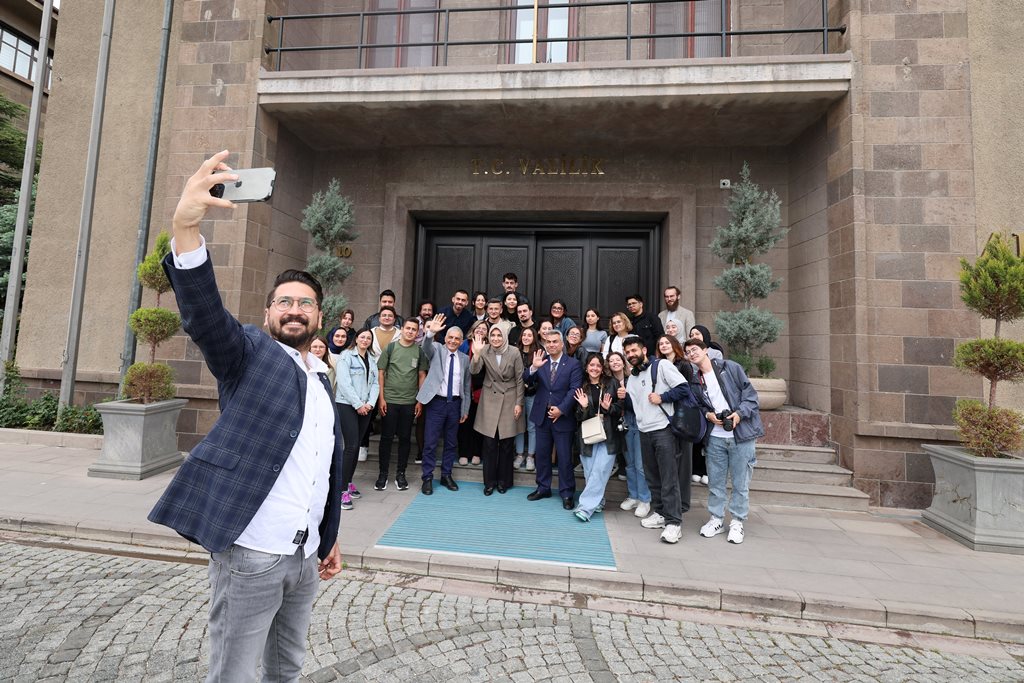 UŞAK ÜNİVERSİTESİ ÖĞRENCİLERİ AFYONKARAHİSAR'I ZİYARET ETTİ