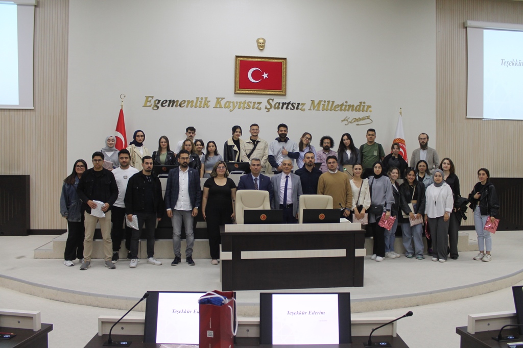 UŞAK ÜNİVERSİTESİ ÖĞRENCİLERİ AFYONKARAHİSAR'I ZİYARET ETTİ