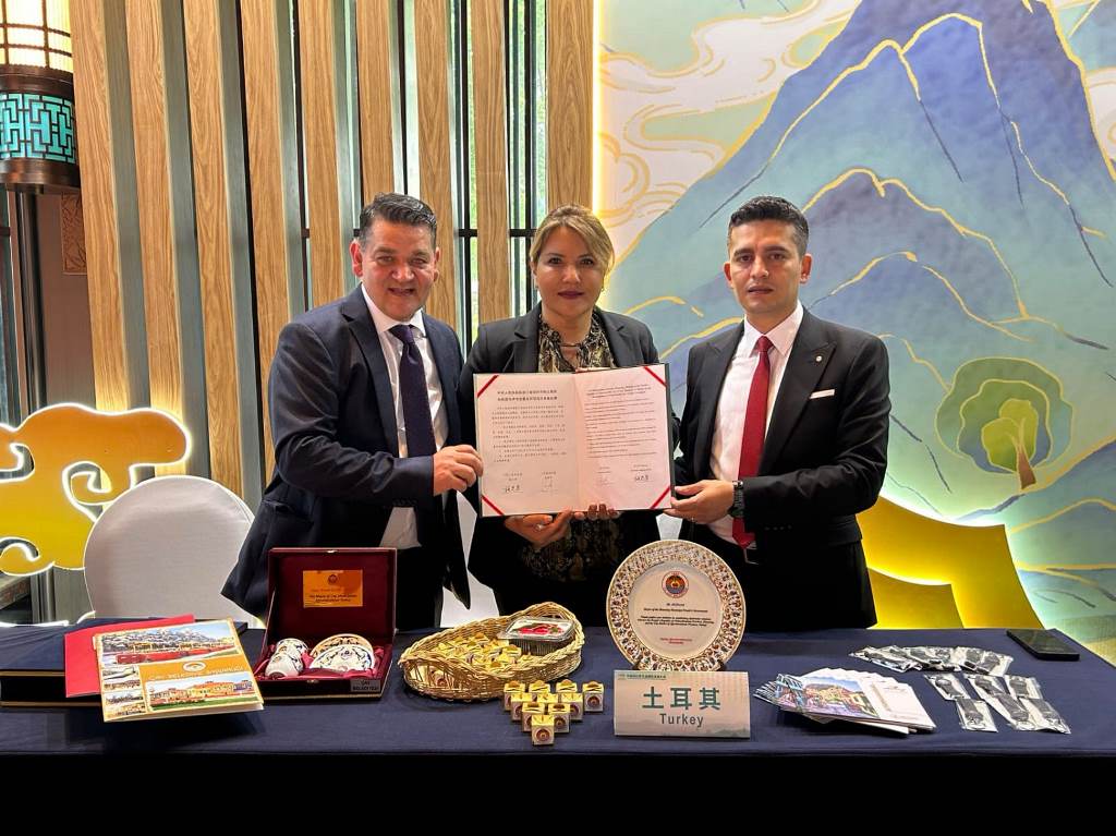 ÇİNDE DÜZENLENEN KONFERANSA ÇAY İLÇESİ DAVET EDİLDİ