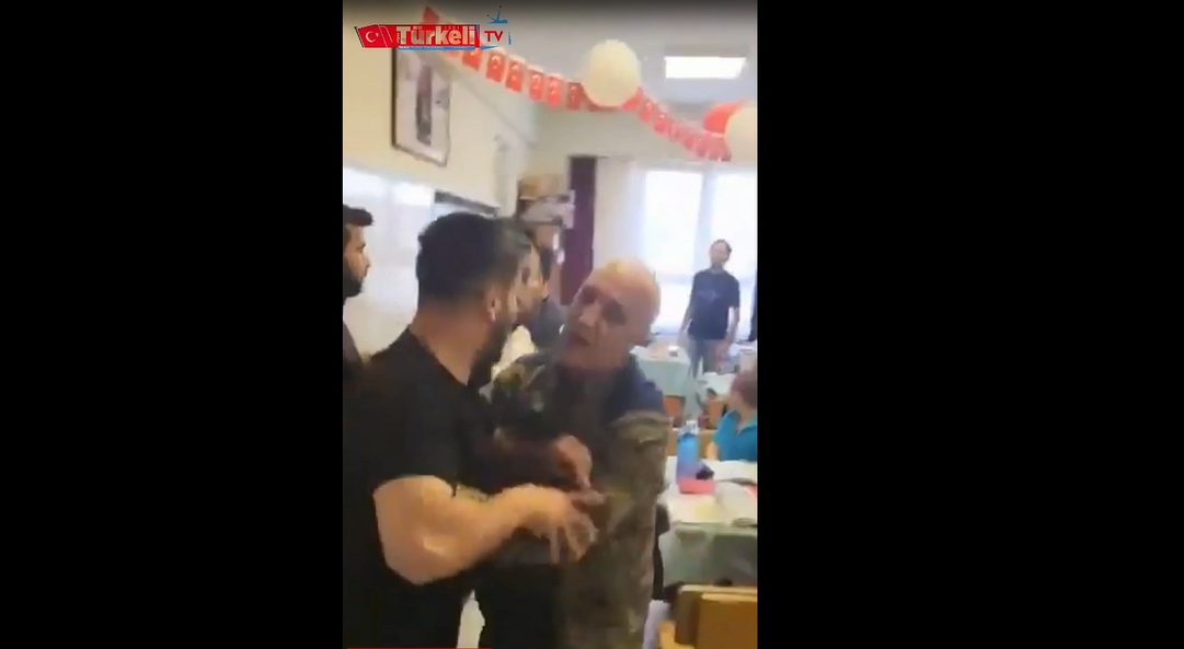 Kocaeli'nde Okulda Dersin Ortasına Giren Veli  Hem Öğretmene Hem de Öğrencilere Zor Anlar Yaşattı