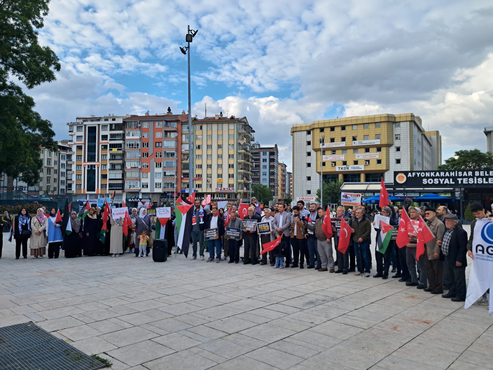 Genç Siyasi İsim Karataş Refah'taki Saldırılara Sessiz Kalmadı