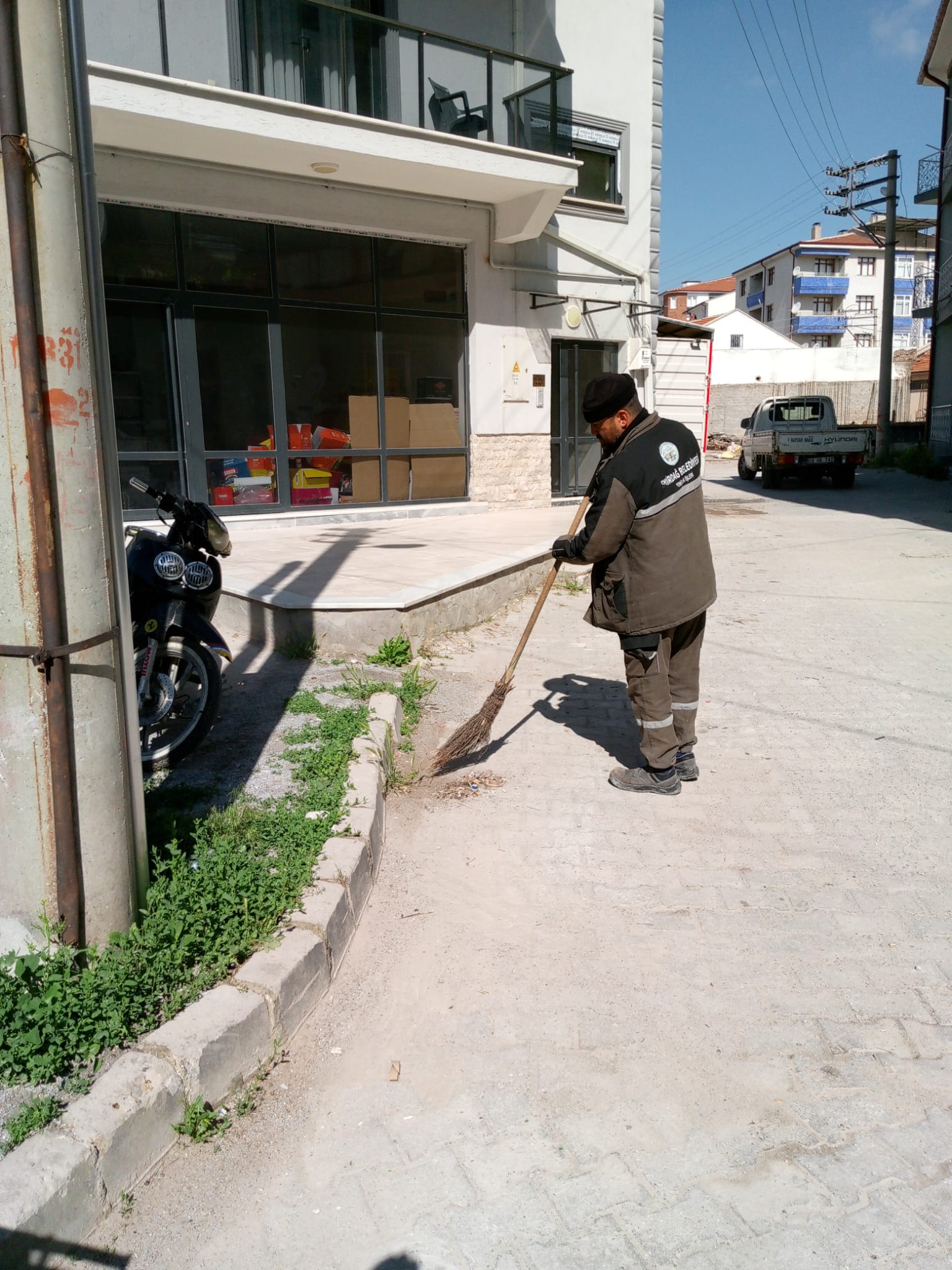 Belediye Ekipleri Kentte Yoğun Mesai Harcıyor