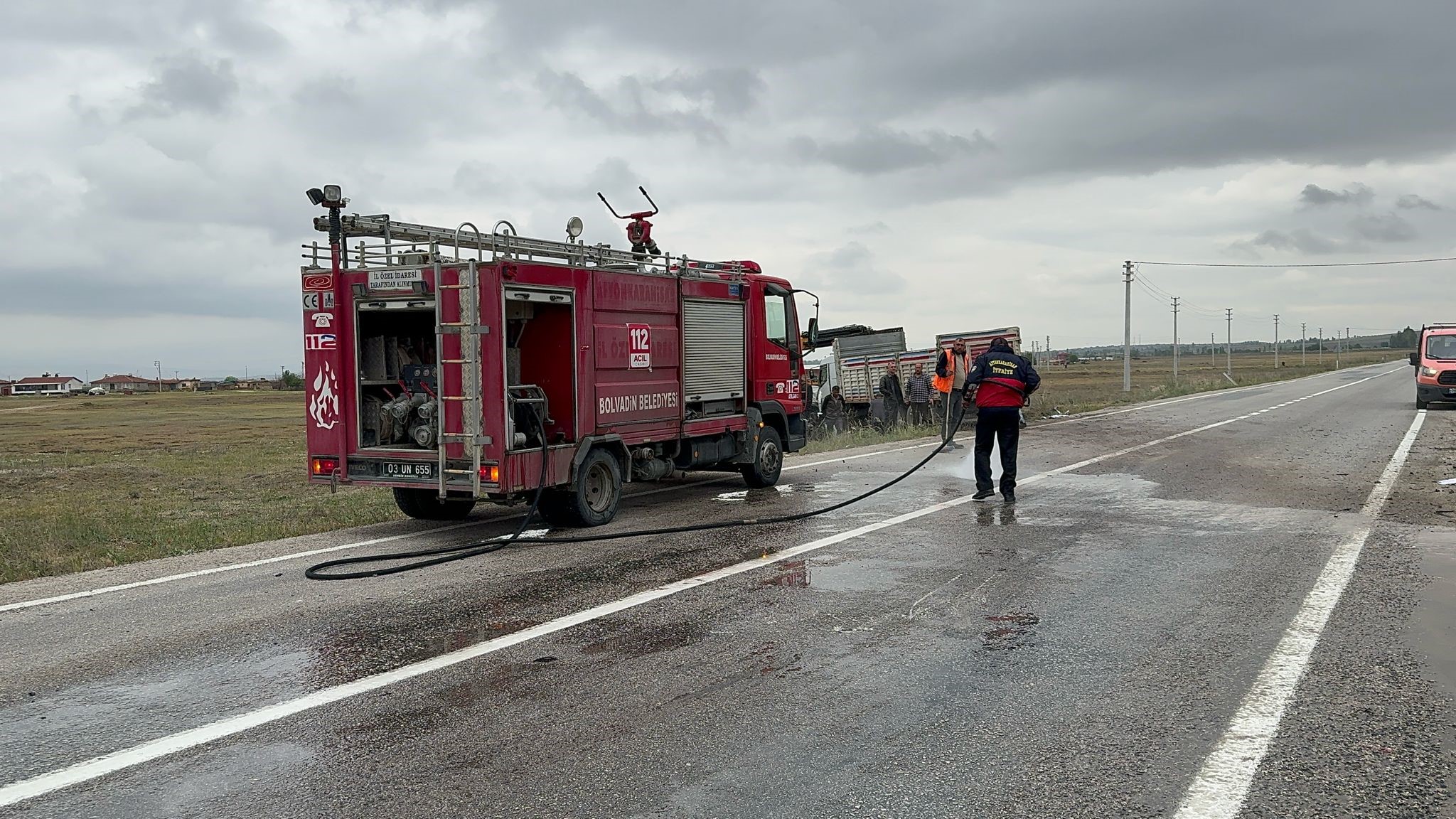 Kamyon ile Hafif Ticari Araç Çarpıştı: 2 Yaralı