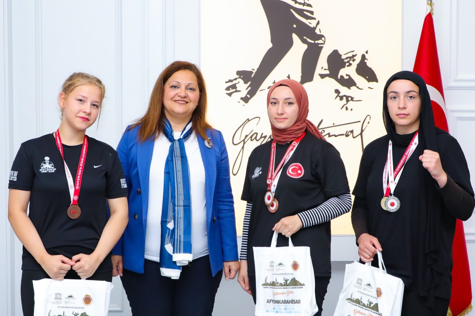 Topuklu Efe Başarılı Sporcuları Ağırladı
