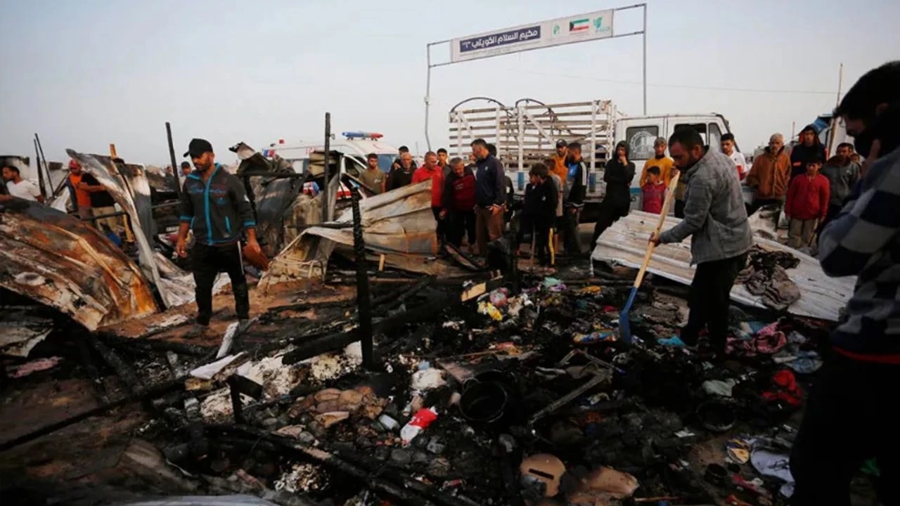 İsrail Katliama Doymuyor! Refah'ta Çadır Kampı Vurdu: 21 Ölü, 64 Yaralı