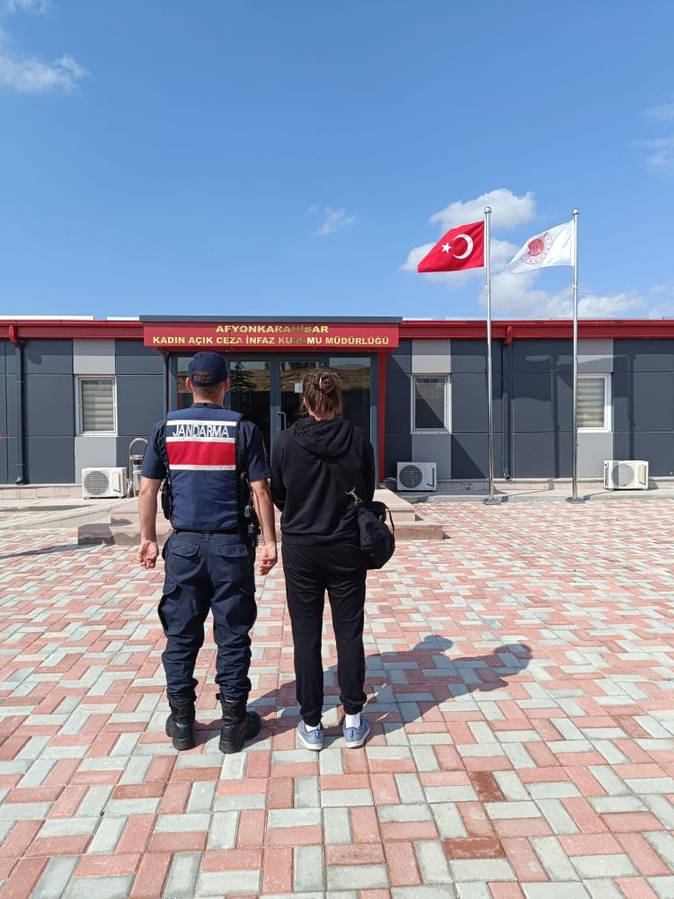 Kaçak Şahıs Afyonkarahisar’da Yakalandı: 3 yıl hapis cezası bulunan şahıs Salar Beldesi’nde yakalandı