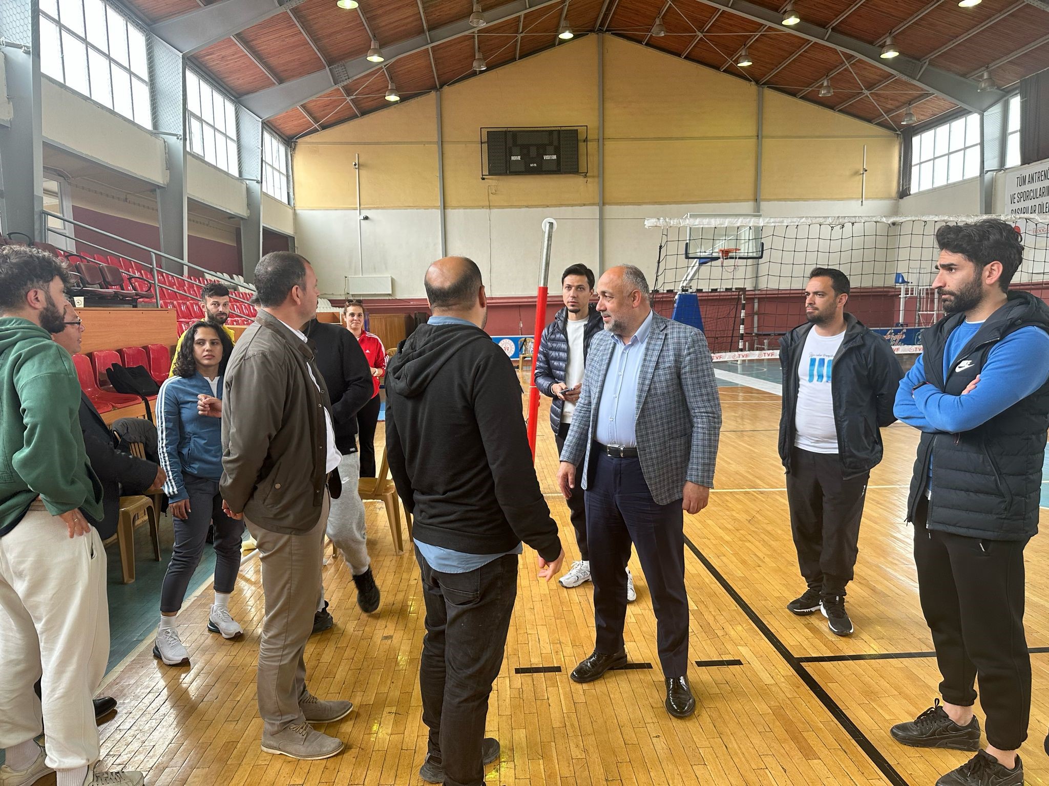 Genç Sporcular Müdür Kasapoğlu ile Bir Araya Geldi