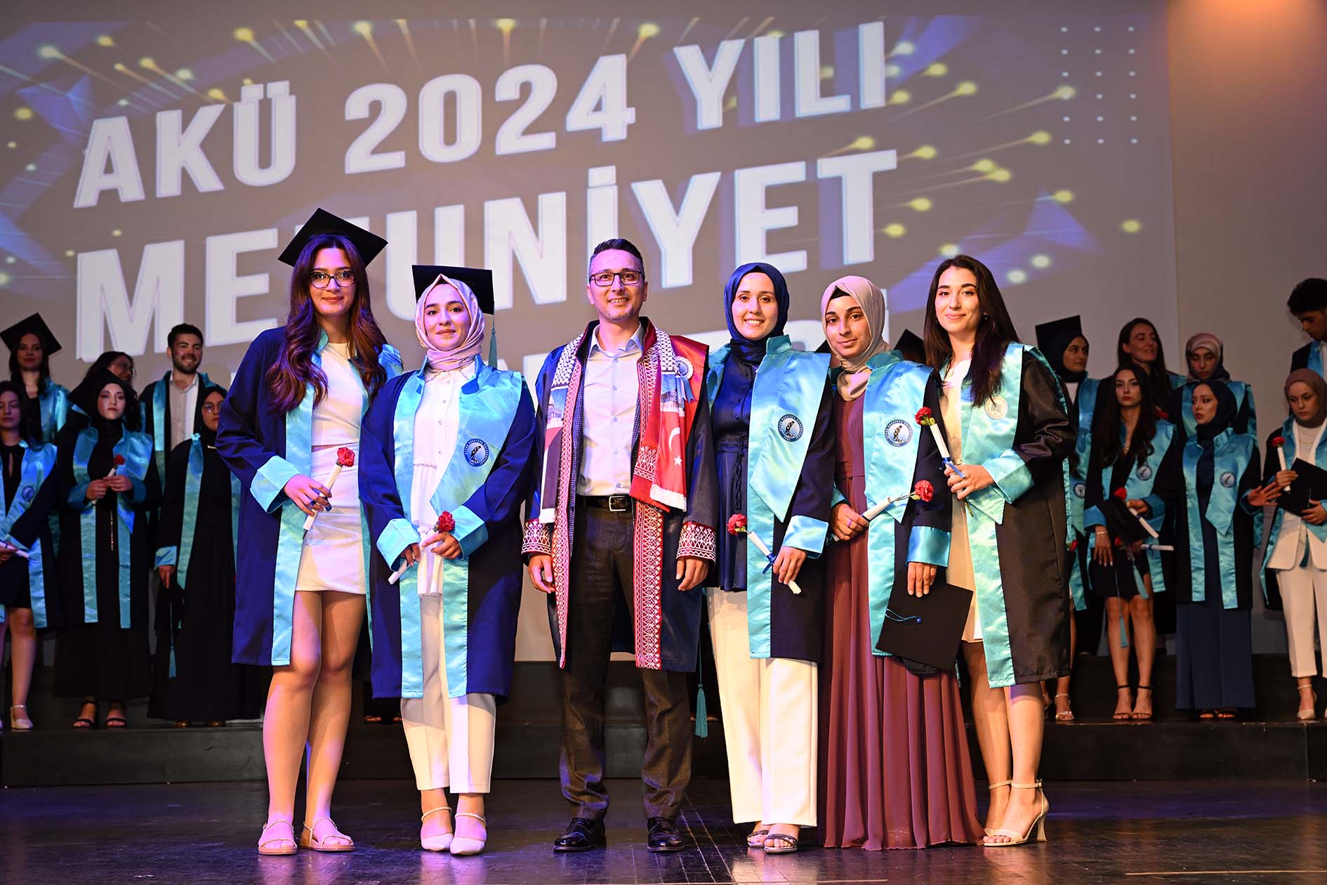 AKÜ 2024 Yılı Mezuniyet Törenleri Eğitim Fakültesi İle Başladı