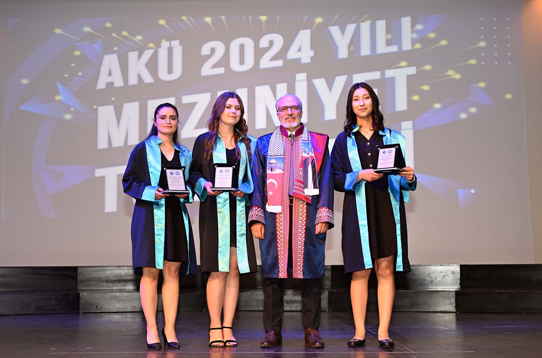 AKÜ 2024 Yılı Mezuniyet Törenleri Eğitim Fakültesi İle Başladı