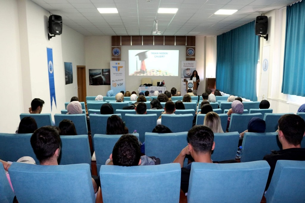 İŞKUR'DAN ÖĞRENCİLERE İŞ ARAMA BECERİLERİ EĞİTİMİ
