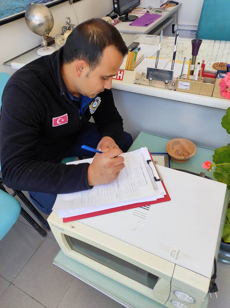 ZABITA EKİPLERİ KURALLARA UYAN ESNAFA TEŞEKKÜR ETTİ