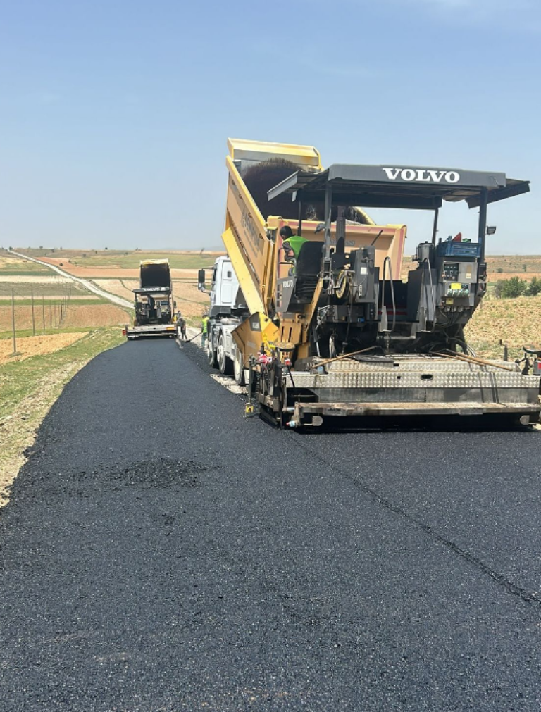 İL ÖZEL İDARESİ YOL ÇALIŞMALARINA HIZ KESMEDEN DEVAM EDİYOR