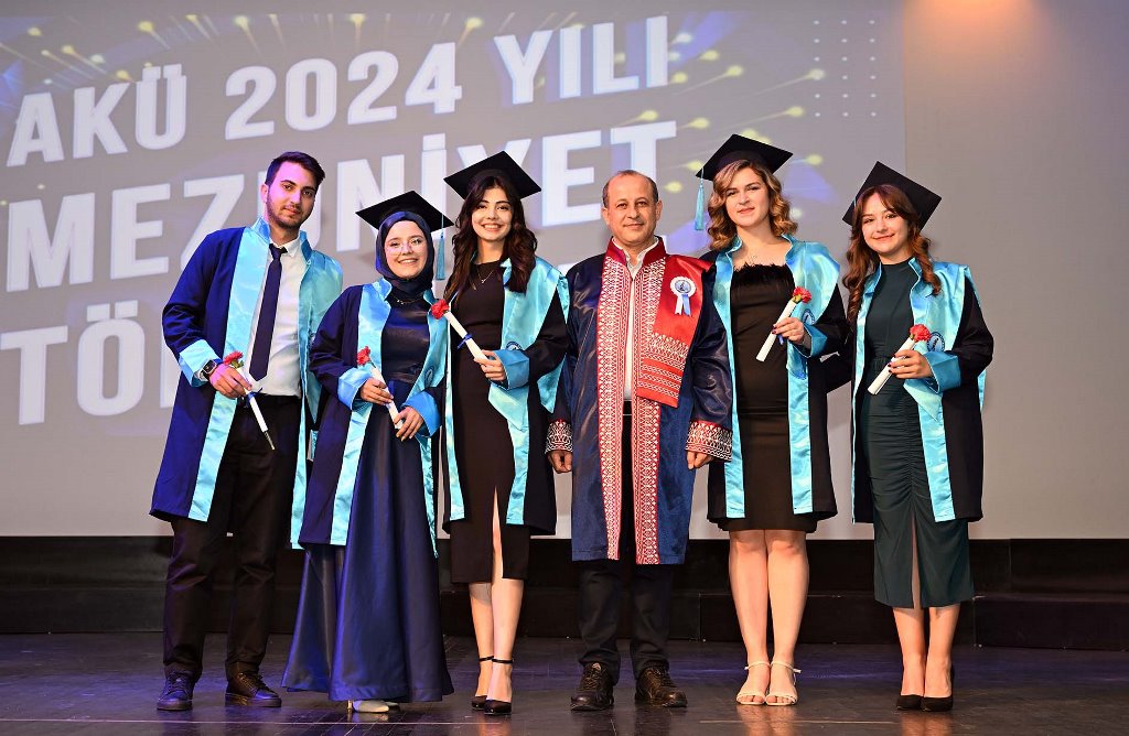 AKÜ 2024 YILI MEZUNİYET TÖRENLERİ EĞİTİM FAKÜLTESİ İLE BAŞLADI