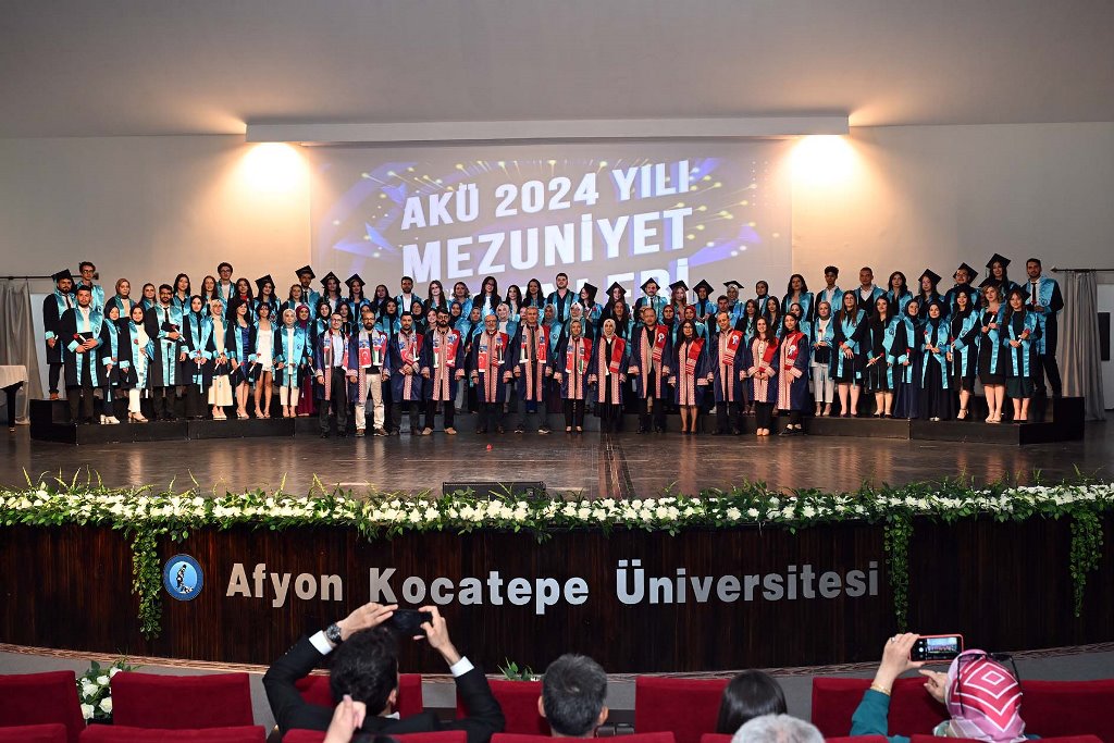 AKÜ 2024 YILI MEZUNİYET TÖRENLERİ EĞİTİM FAKÜLTESİ İLE BAŞLADI