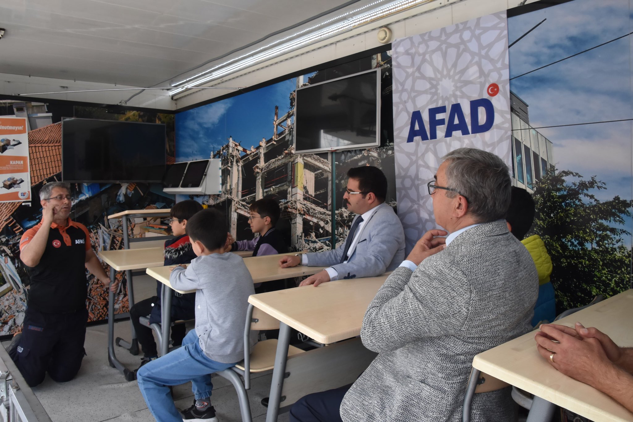 Şuhut'ta Öğrencilere Yönelik Deprem Farkındalık Etkinlikleri Düzenlendi