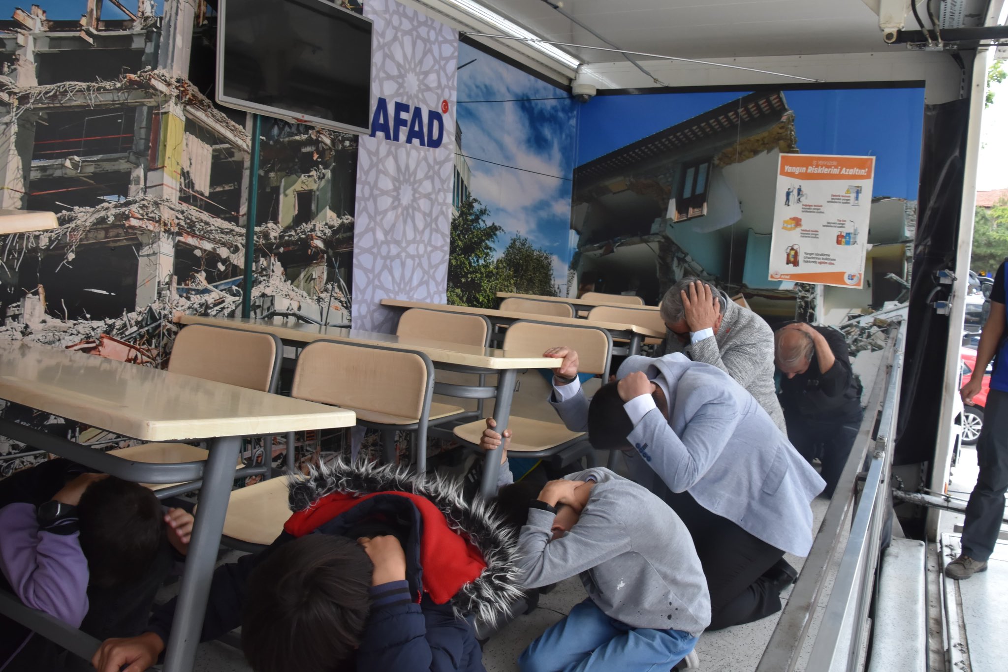 Şuhut'ta Öğrencilere Yönelik Deprem Farkındalık Etkinlikleri Düzenlendi