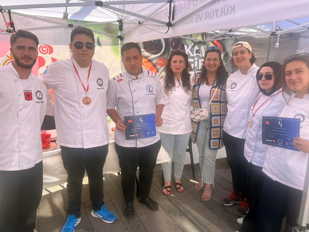 GASTRONOMİ VE MUTFAK SANATLARI BÖLÜMÜ ÖĞRENCİLERİNDEN 2 MADALYA