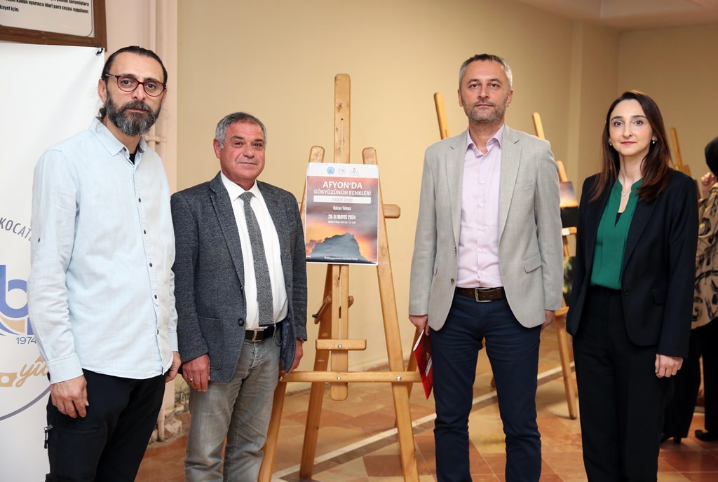 ARŞ. GÖR. YILMAZ'IN "AFYON'DA GÖKYÜZÜNÜN RENKLERİ" SERGİSİ AÇILDI