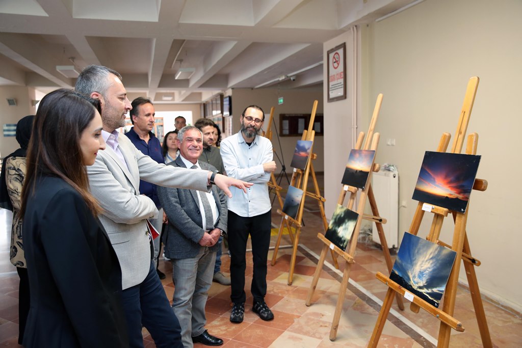 ARŞ. GÖR. YILMAZ'IN "AFYON'DA GÖKYÜZÜNÜN RENKLERİ" SERGİSİ AÇILDI