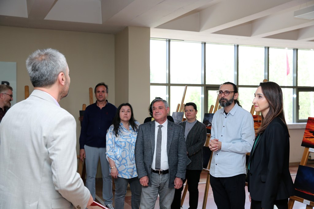 ARŞ. GÖR. YILMAZ'IN "AFYON'DA GÖKYÜZÜNÜN RENKLERİ" SERGİSİ AÇILDI